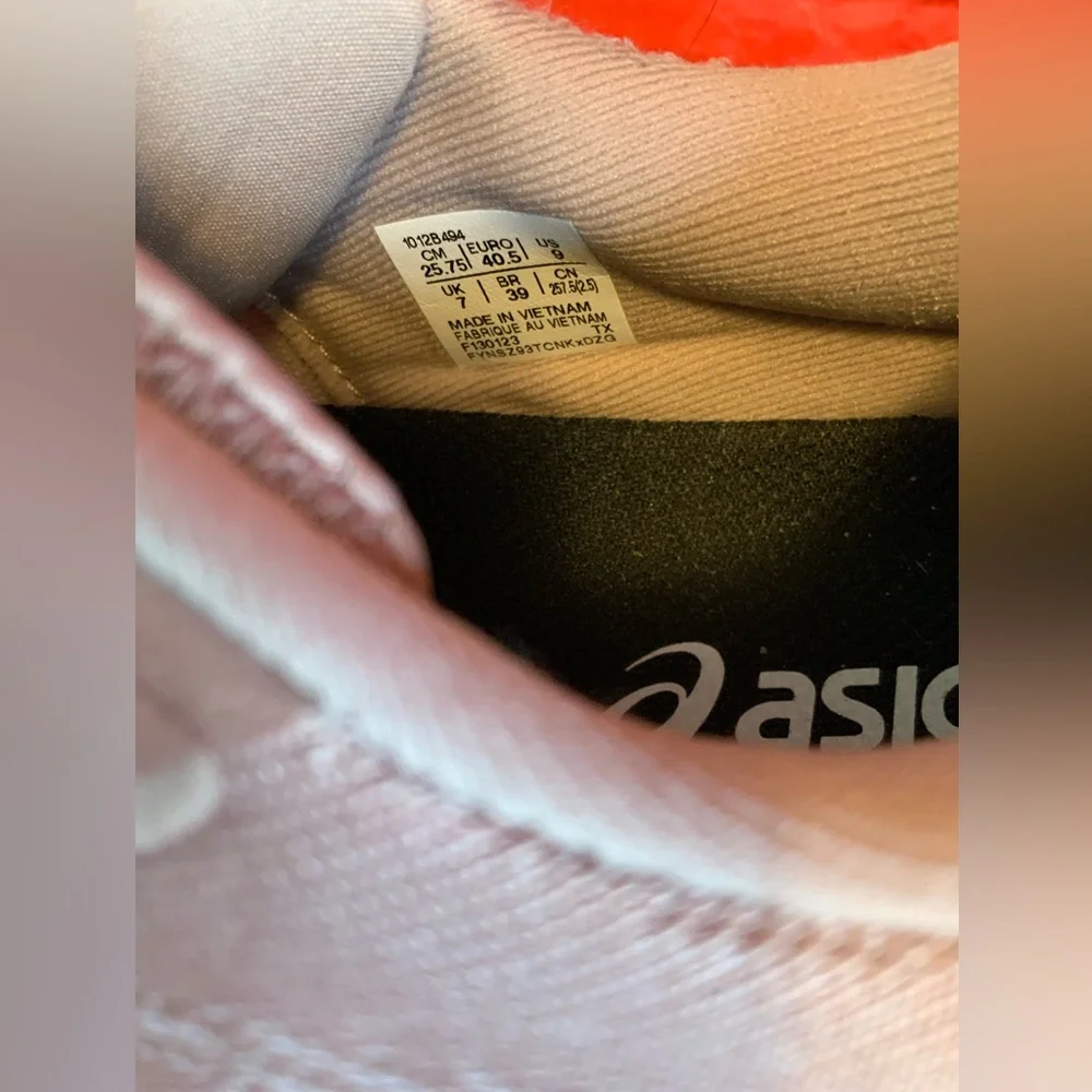 ASICS - Picture 11 of 13